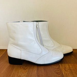 NWOB, Botany 500, Mens White Leather Wingtip Zip Ankle Boots, 8M.